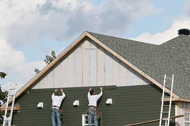 Professional Siding technician working in Springfield, IL